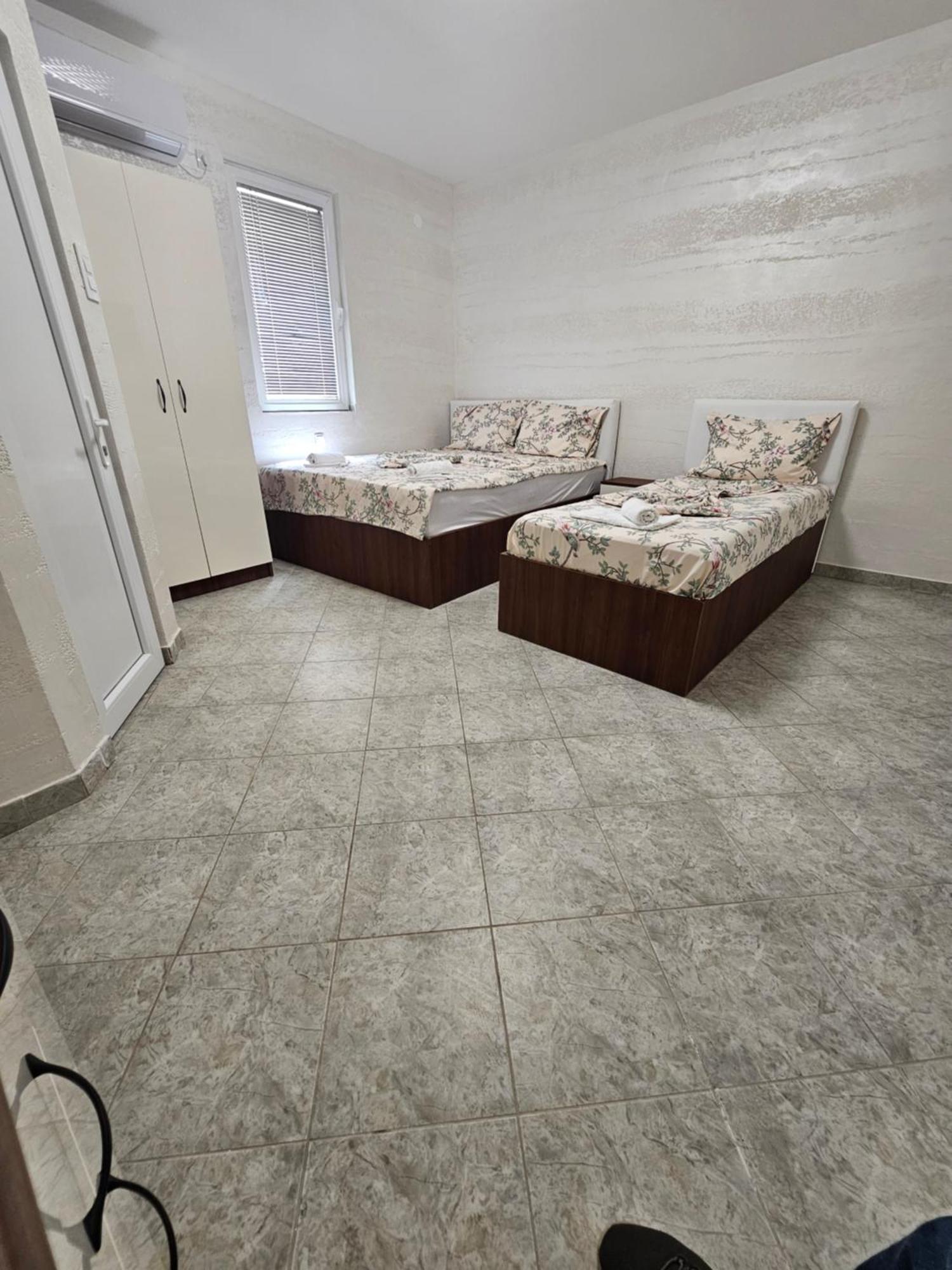 Ebra Apartment