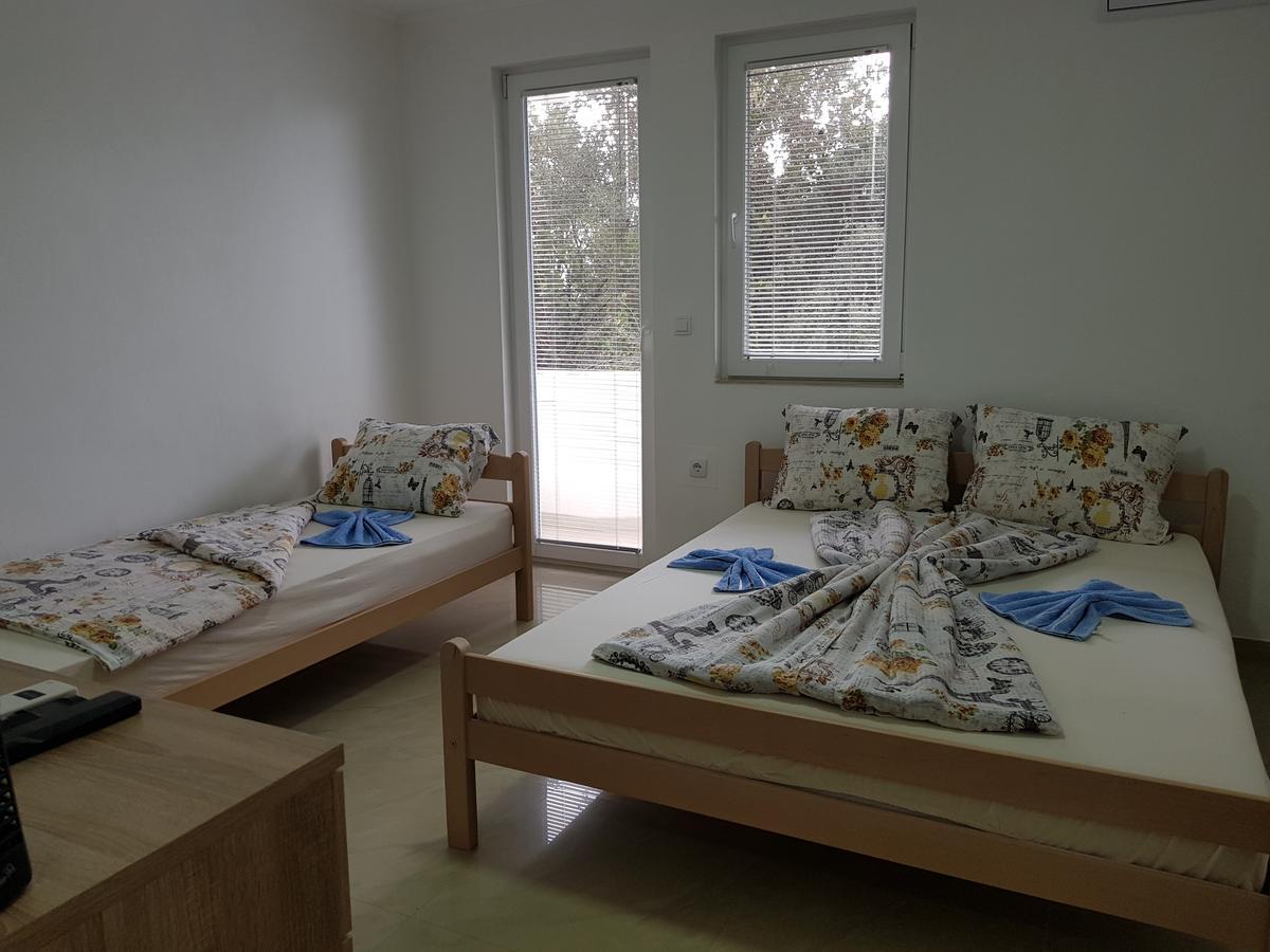 Ebra Apartment *